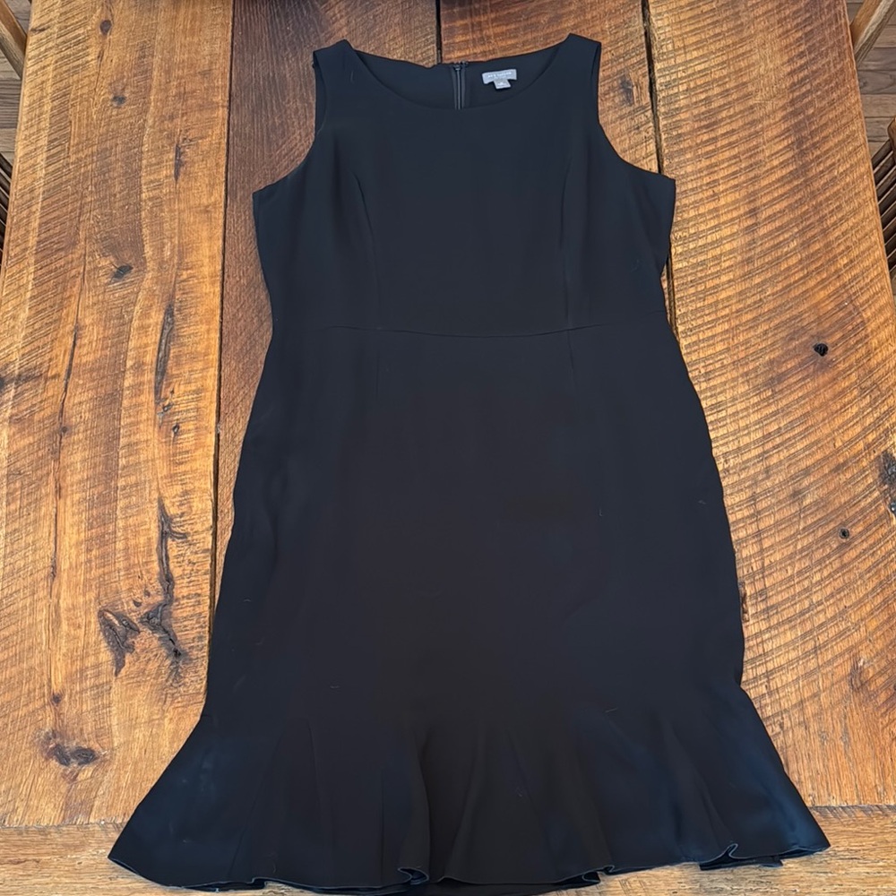 Elegant Black Sleeveless Dress. Classic black Ann Taylor 6 petite.